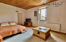 Maison de village en pierre mitoyenne à vendre à Ruffieux, d'env.65 m2 habitable, 1h de Genève, 45 minutes d’Annecy et 30 minutes d’Aix-les-Bains