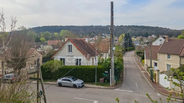 Maison composé de 2 appartements, jardins, caves et places de parking, à vendre SACLAS (91)