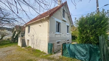 Maison composé de 2 appartements, jardins, caves et places de parking, à vendre SACLAS (91)