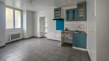 Appartement T2 en bon état avec place de parking privative à vendre 2 pièces ETRECHY (91)