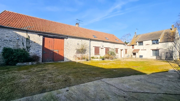 Propriete à vendre 15 pièces ETAMPES (91), 2 maisons d'habitations, 3 grandes dépendances sur terrain clos de 1308 m². 