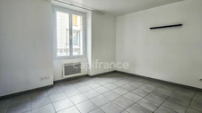 Appartement T2 en bon état avec place de parking privative à vendre 2 pièces ETRECHY (91)