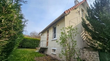 Maison composé de 2 appartements, jardins, caves et places de parking, à vendre SACLAS (91)
