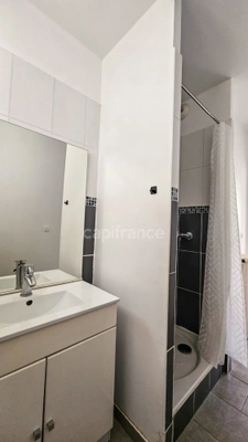 Maison composé de 2 appartements, jardins, caves et places de parking, à vendre SACLAS (91)
