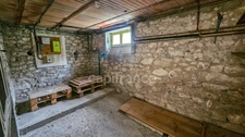 Maison composé de 2 appartements, jardins, caves et places de parking, à vendre SACLAS (91)