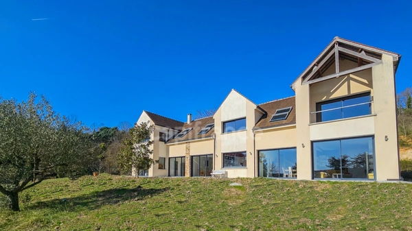 A vendre, propriété LE VAL SAINT GERMAIN (91), 21 pièces, piscine, hammam, ascenseur, garage 11 véhicules... Terrain de 9231m². 