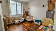 Maison composé de 2 appartements, jardins, caves et places de parking, à vendre SACLAS (91)
