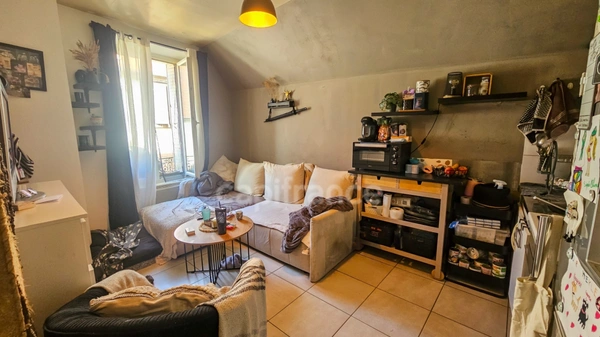 Appartement en bon état avec place de parking privative à vendre 2 pièces ETRECHY (91)