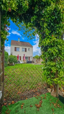 Maison à vendre BRUYERES LE CHATEL (91) 6 pièces, en excellent état avec garage sur terrain clos de 275 m². 