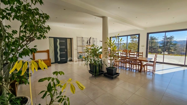 A vendre, propriété LE VAL SAINT GERMAIN (91), 21 pièces, piscine, hammam, ascenseur, garage 11 véhicules... Terrain de 9231m². 