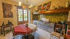 Propriete à vendre 15 pièces ETAMPES (91), 2 maisons d'habitations, 3 grandes dépendances sur terrain clos de 1308 m². 