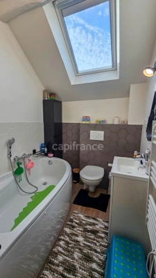 A vendre ETAMPES (91) . Maison en très bon état, 6 pièces, cave, cour et jardin clos. 