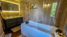 In the heart of the town of ETAMPES (91), a 13-room property for sale, with a large garage, 2 outbuildings and enclosed grounds of 997 m². 