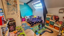 A vendre ETAMPES (91) . Maison en très bon état, 6 pièces, cave, cour et jardin clos. 