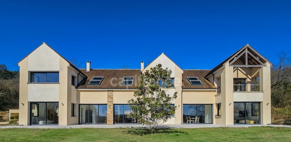 A vendre, propriété LE VAL SAINT GERMAIN (91), 21 pièces, piscine, hammam, ascenseur, garage 11 véhicules... Terrain de 9231m². 