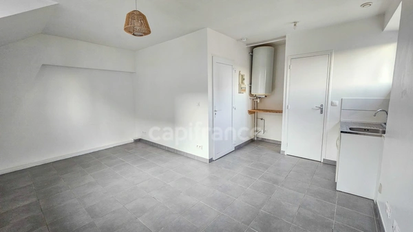 Appartement totalement rénové avec place de parking privative à vendre 1 pièces ETRECHY (91)
