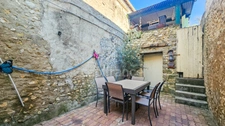 A vendre ETAMPES (91) . Maison en très bon état, 6 pièces, cave, cour et jardin clos. 