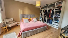 A vendre ETAMPES (91) . Maison en très bon état, 6 pièces, cave, cour et jardin clos. 