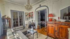 In the heart of the town of ETAMPES (91), a 13-room property for sale, with a large garage, 2 outbuildings and enclosed grounds of 997 m². 