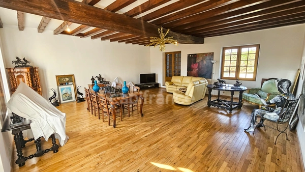 Propriete à vendre 15 pièces ETAMPES (91), 2 maisons d'habitations, 3 grandes dépendances sur terrain clos de 1308 m². 