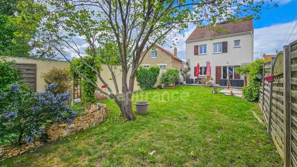 Maison à vendre BRUYERES LE CHATEL (91) 6 pièces, en excellent état avec garage sur terrain clos de 275 m². 