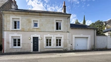 SAINT-ANTOINE-DU-ROCHER – Maison de caractère en tuffeau avec piscine