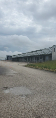 PLATEFORME LOGISTIQUE - 2200 mètres carrés couverts sur 1,5 hectares / CENTRE FRANCE/ BOURGOGNE/LONGVIC (21)