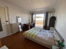 DIJON CENTRE-VILLE-- Appartement de 46 m2 au 1er étage  avec balcon  à 2 pas du groupe scolaire Saint -Joseph/Facs