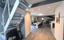 Maison de centre ville avec grand garage et spa - 176m2 à SAINT BERTHEVIN (53)