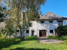 Building for sale in Corrèze (19): commercial premises and 3 apartments + covered parking