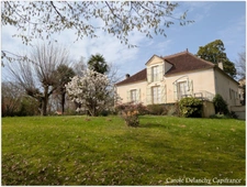 Propriété de caractère de 170 m² + maisonnette 30 m², classée 3 épis Gite de France sur 2 500 m² Vue Pyrénées.