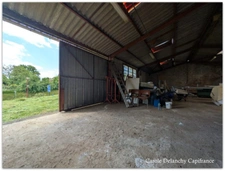 Hangar à aménager en habitation – 150 m² – Terrain 1192 m² – Proche Chemin de Compostelle