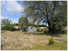 Hangar à aménager en habitation – 150 m² – Terrain 1192 m² – Proche Chemin de Compostelle