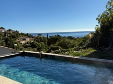 Renovated villa with sea view for sale in Les Issambres (83)