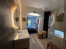 Renovated villa with sea view for sale in Les Issambres (83)