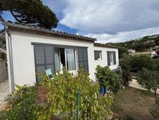 Renovated villa with sea view for sale in Les Issambres (83)