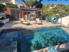 Renovated villa with sea view for sale in Les Issambres (83)
