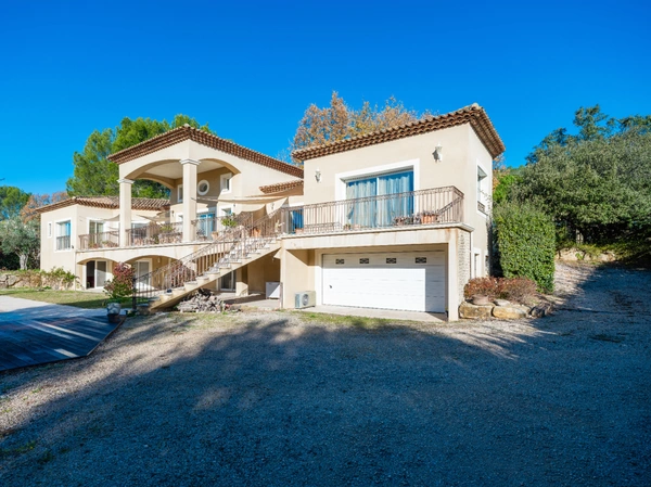 Maison à vendre 10 pièces LE VAL (83)