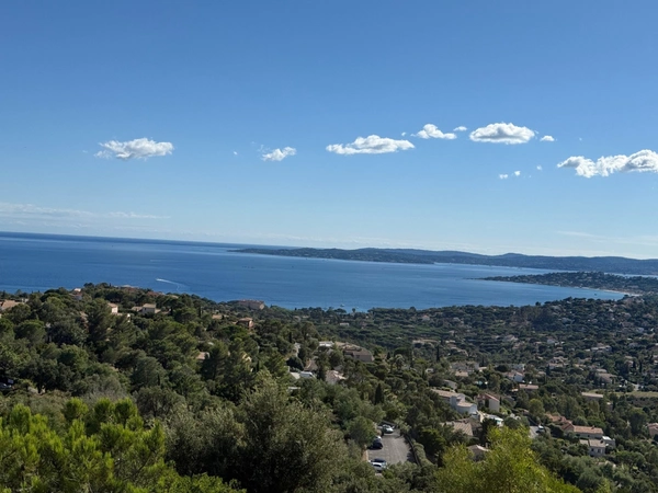 Dpt Var (83), à vendre LES ISSAMBRES Appartement 2 Pièces Vue mer