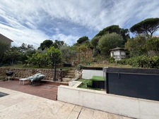 Renovated villa with sea view for sale in Les Issambres (83)