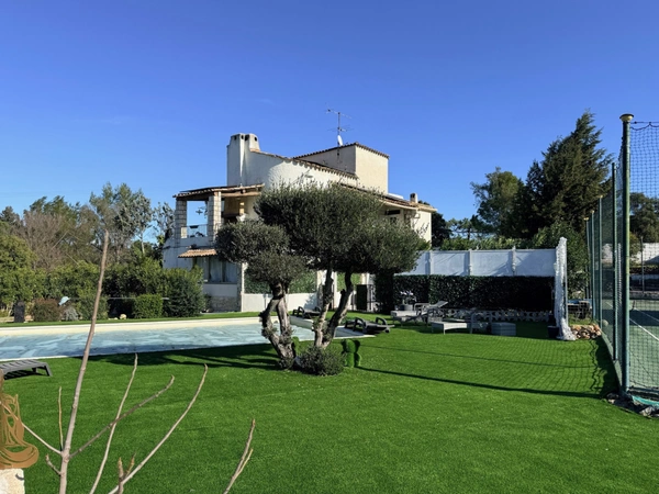 Maison à vendre 7 pièces VIDAUBAN (83)