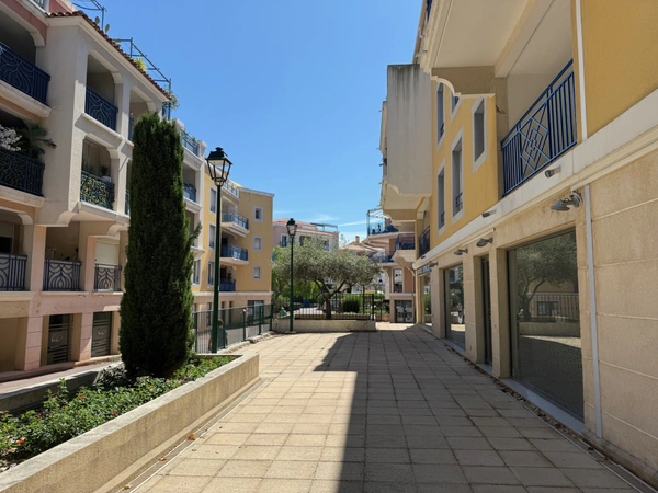 Local/bureau à vendre SAINTE MAXIME (83)