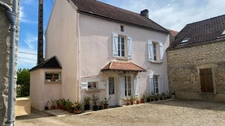 4 bedroom house, outbuildings and double garage MASSANGIS (89)