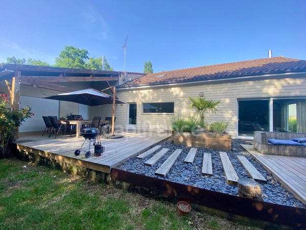 Maison à vendre 8 pièces  ()