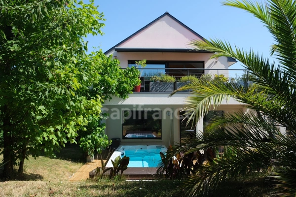 Maison à vendre 7 pièces  (56)