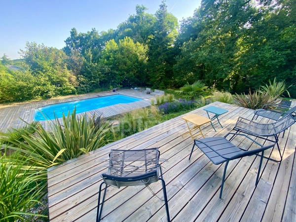Maison à vendre 8 pièces  ()