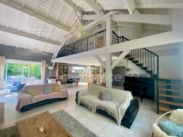 Maison à vendre 8 pièces  ()