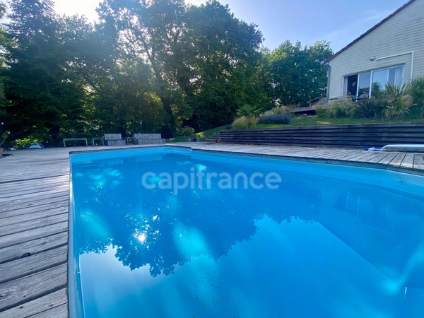 Maison à vendre 8 pièces  ()