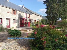 Authentique longère avec dépendances et grand jardin 