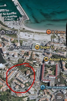 Modern 2-bedroom apartment in Calvi with a 17m² terrace, close to beaches and shops.
